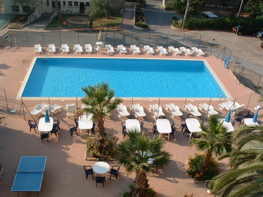Village Vacances Le Lion De Mer Сен-Рафаэль Экстерьер фото